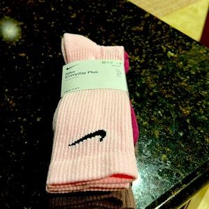 3PAIRS OF UNISEX NIKE CREW SOCKS
